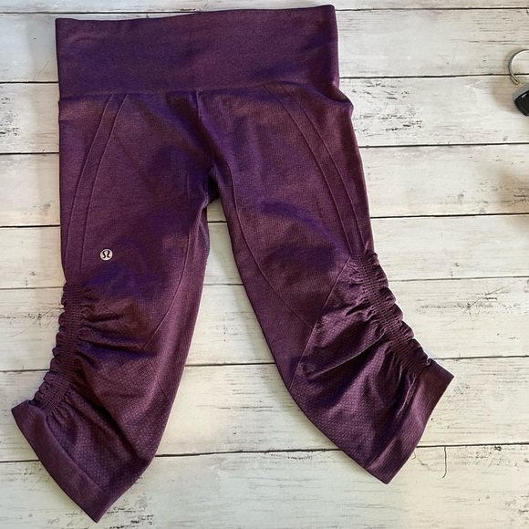 Lululemon Athletica In The Flow Side Scrunch Capri Leggings size 8 - Picture 1 of 8